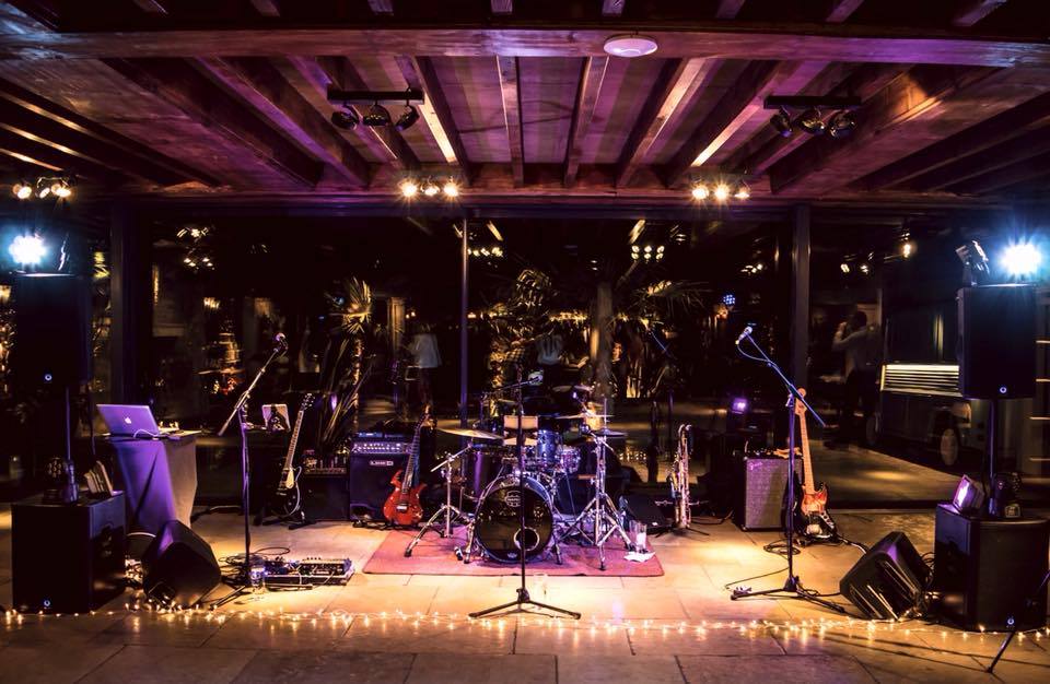 wedding-band-setup-in-wedding-venue